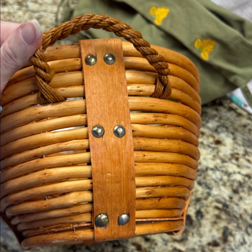 Baskets Oval Rustic Brown Wicker Baskets Set and 1 Green Leaf Liner